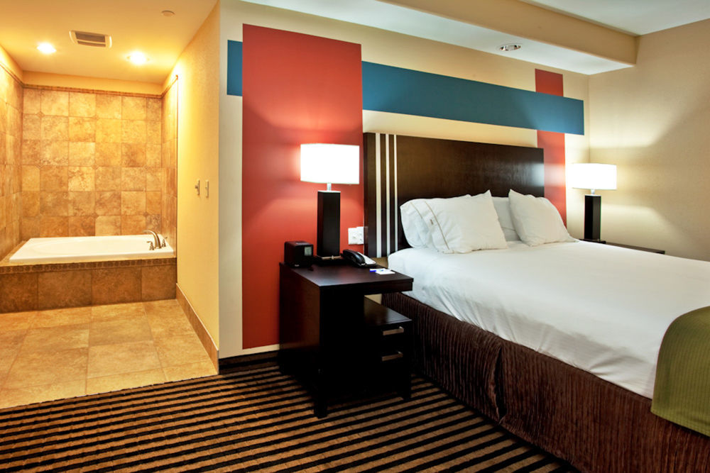 Holiday Inn Express Donaldsonville By Ihg Exterior photo