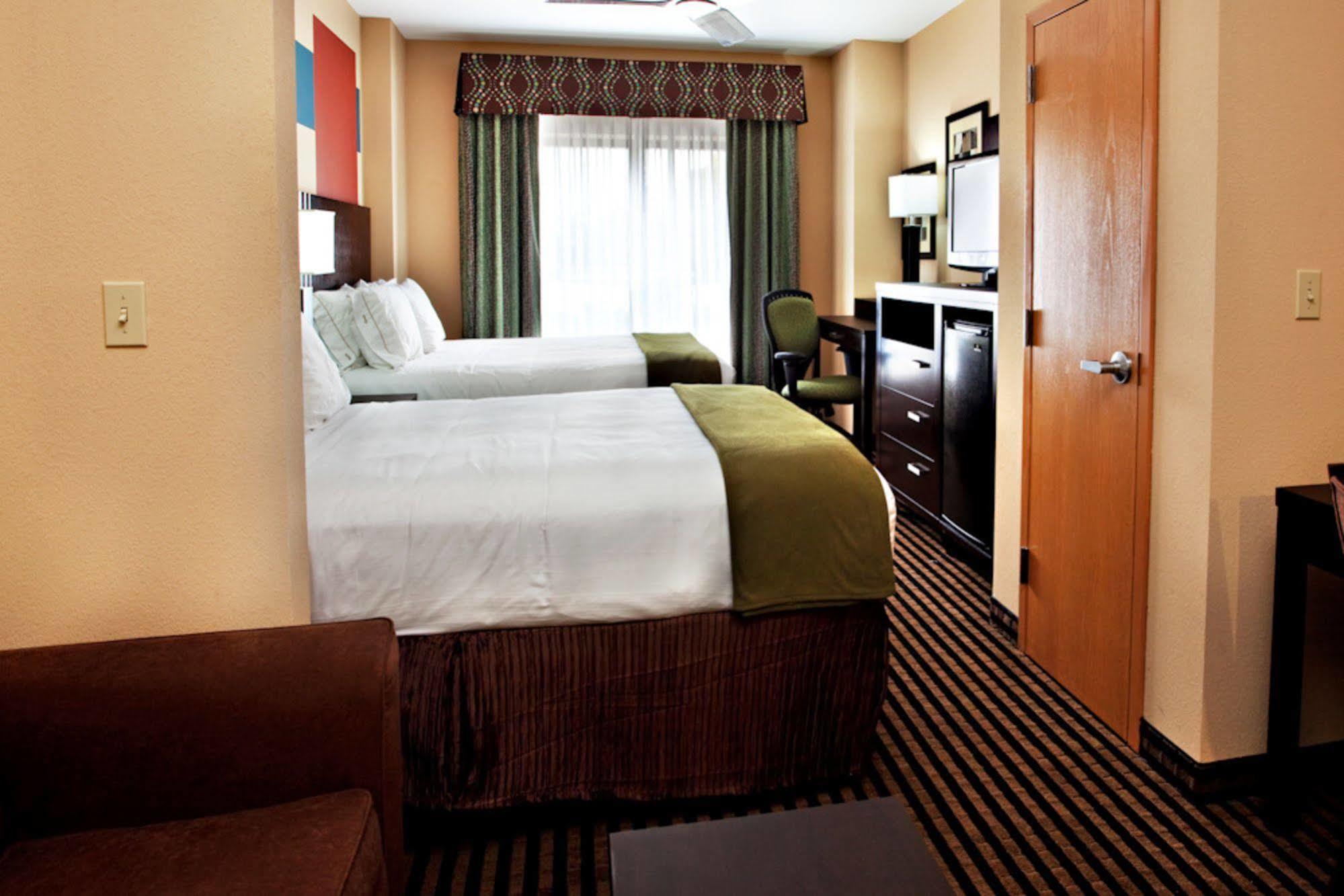 Holiday Inn Express Donaldsonville By Ihg Exterior photo